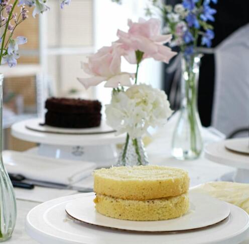 TORTA BISKVIT SLADICA PEČENJE