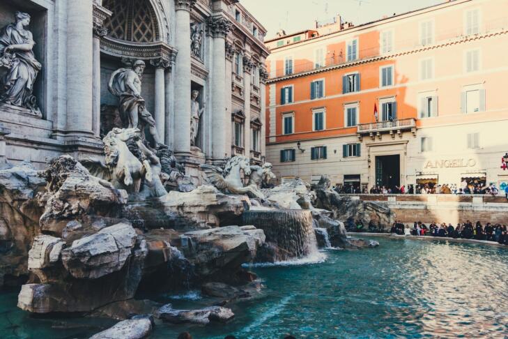 2 € za met kovanca? Nova pravila Trevi fontane v Rimu razburjajo turiste 3 Fontana Trevi Rim turizem Italija