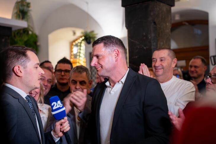 SD za trdno levosredinsko vlado, Demokrati zadržani, Resni.ca z zgodovinskim prebojem 3 vlada