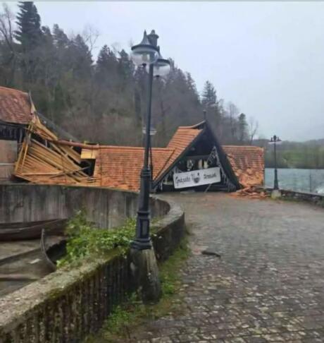 Zaradi neurja šole zaprte tudi v Sloveniji (FOTO)
