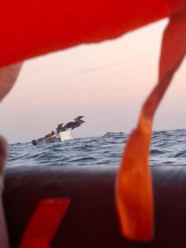 Pri Poreču v nekaj sekundah potonil ribiški čoln, posadko rešili v zadnjem trenutku (VIDEO) 2 661063020 1595665455895406 8193704334465807687 n