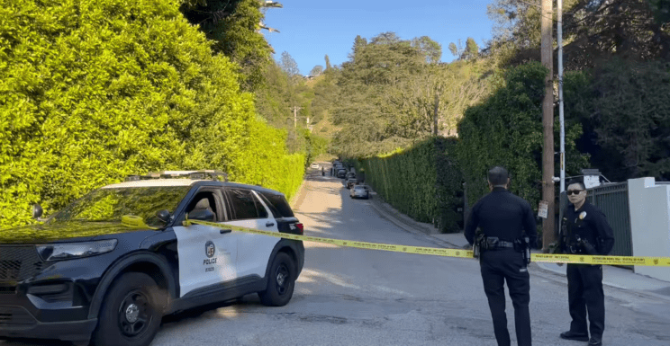 Ženska streljala proti hiši Rihanne, ena od krogel prebila steno (video) 3 streli proti hiši rihanne