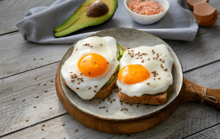 Kaj se zgodi z vašim krvnim tlakom, če redno jeste jajca? 2 jajca