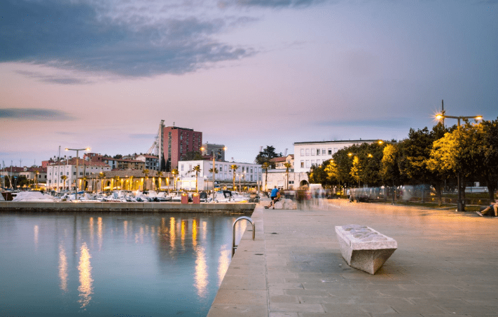 Napad psa v Kopru: malčica končala v bolnišnici 2 v kopru