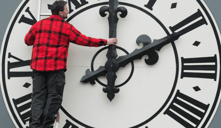 Spali bomo manj, dnevi pa bodo daljši: prihaja premik ure 2 premik ure