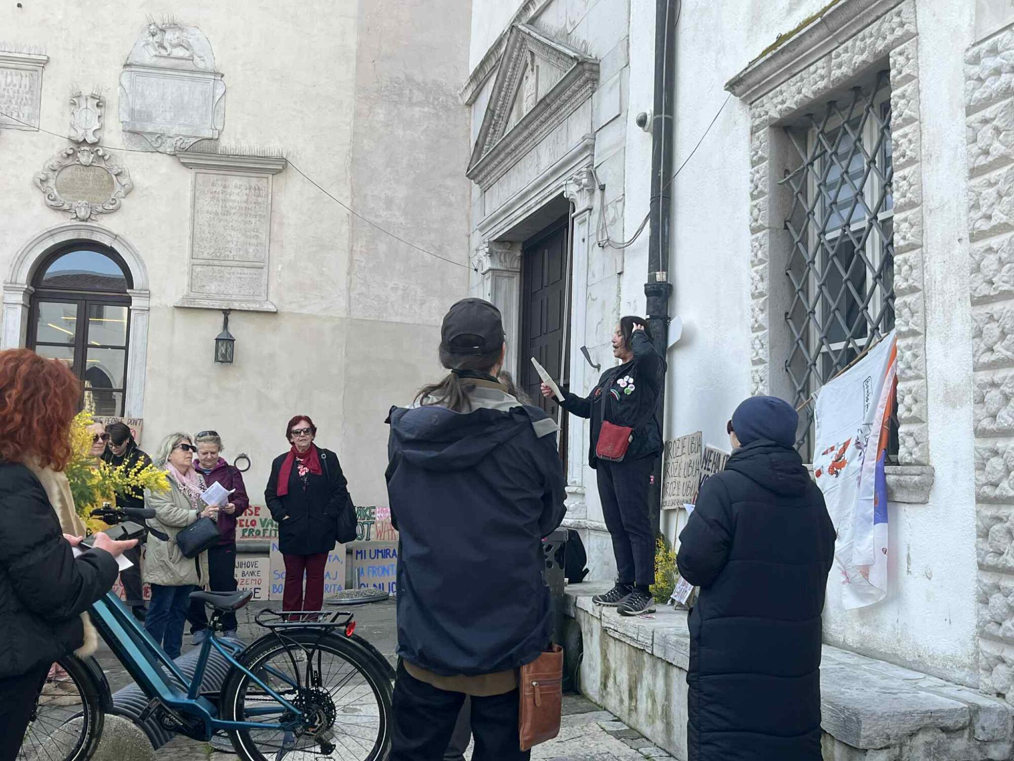 Protestni shod ob dnevu žena na Titovem trgu v Kopru 11 Unknown 52