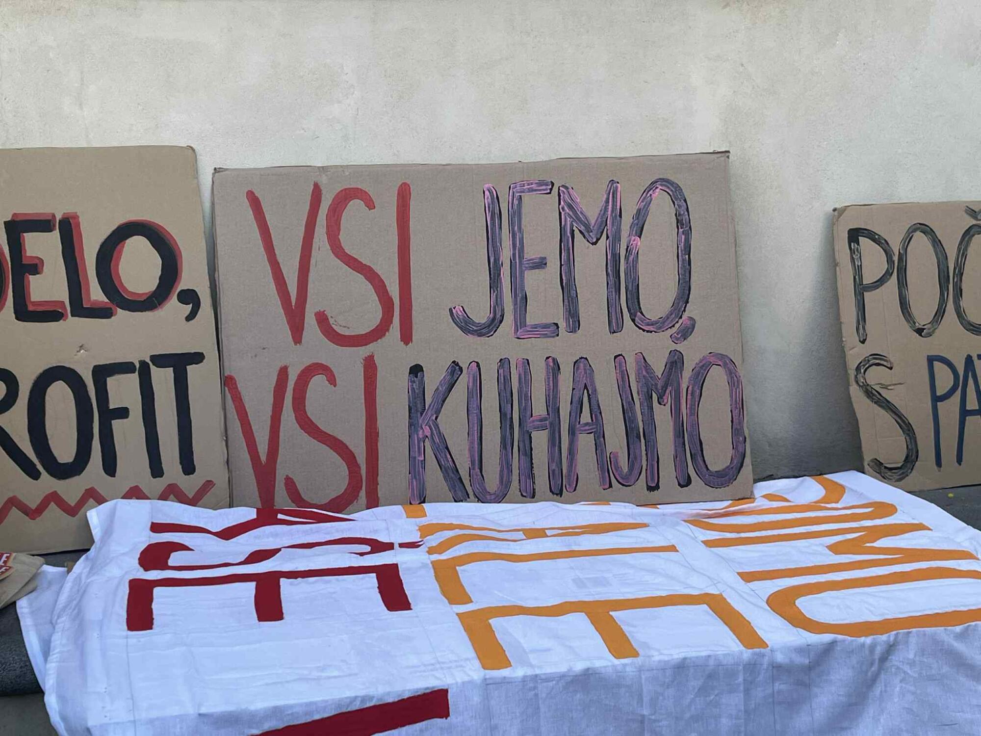 Protestni shod ob dnevu žena na Titovem trgu v Kopru 10 Unknown 54