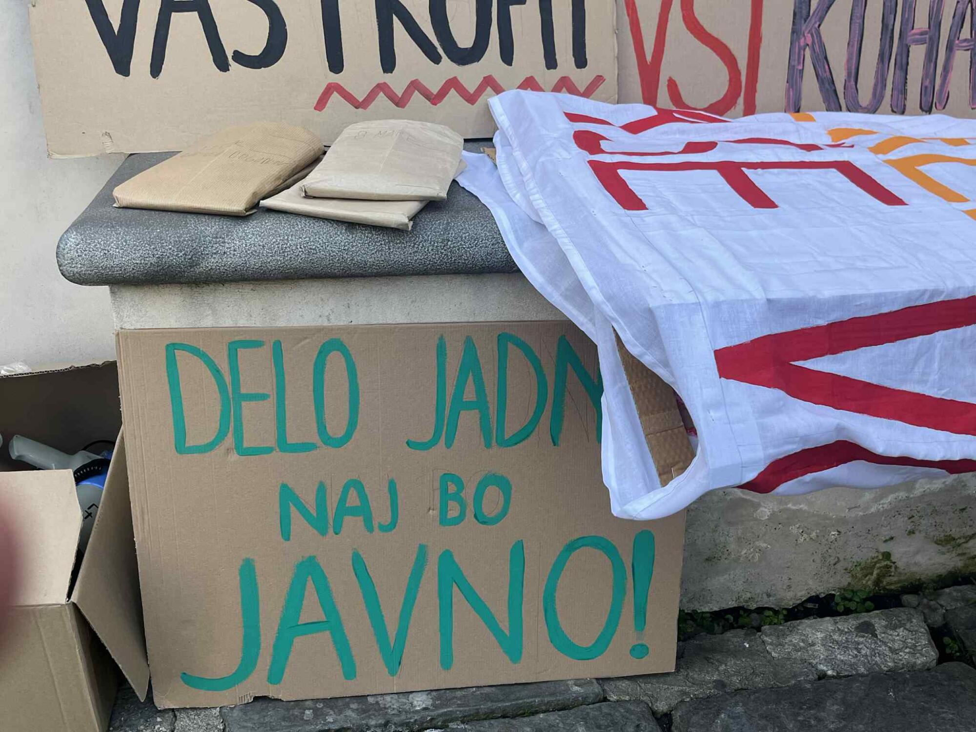 Protestni shod ob dnevu žena na Titovem trgu v Kopru 9 Unknown 55