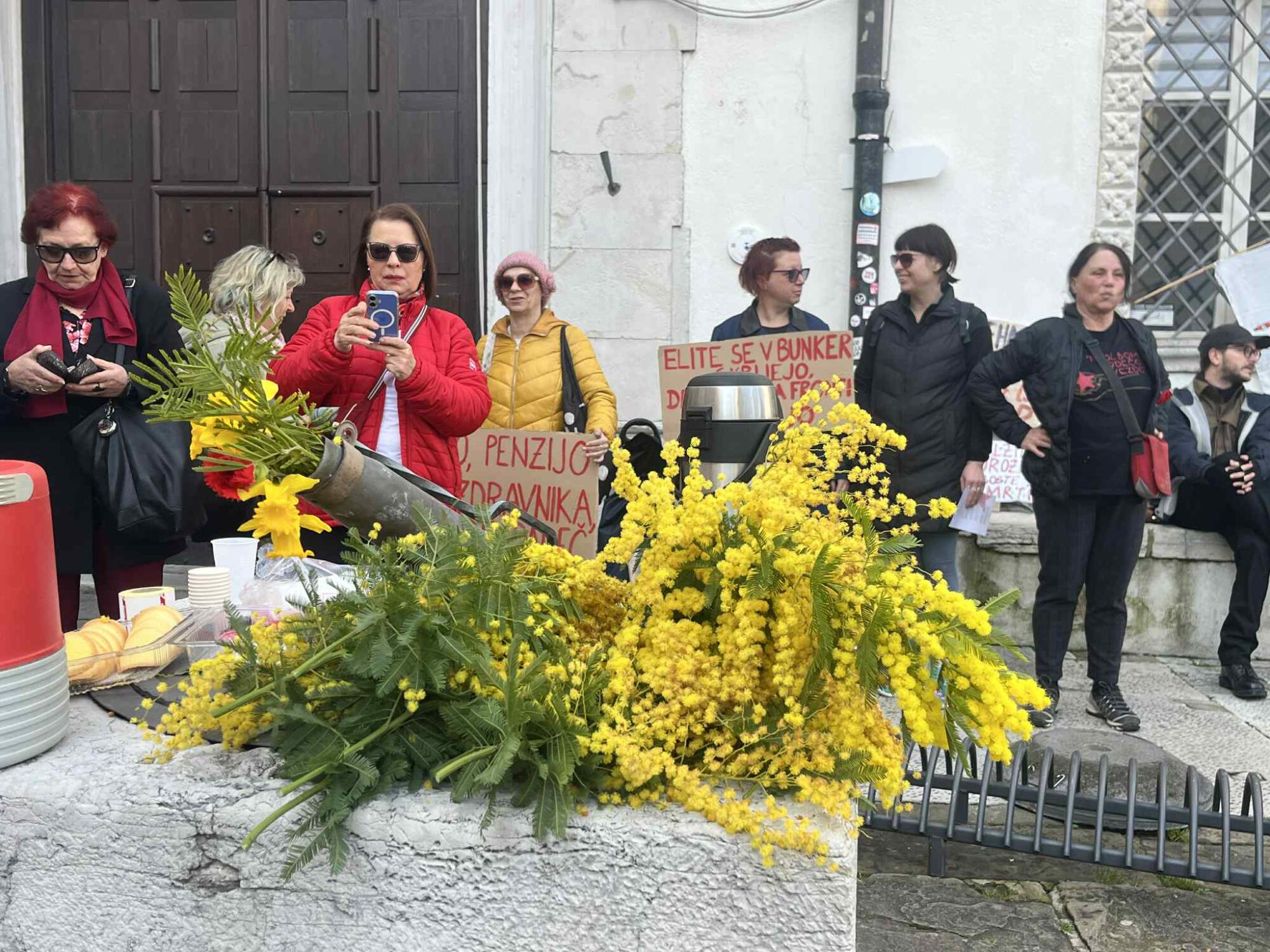 Protestni shod ob dnevu žena na Titovem trgu v Kopru 6 Unknown 57