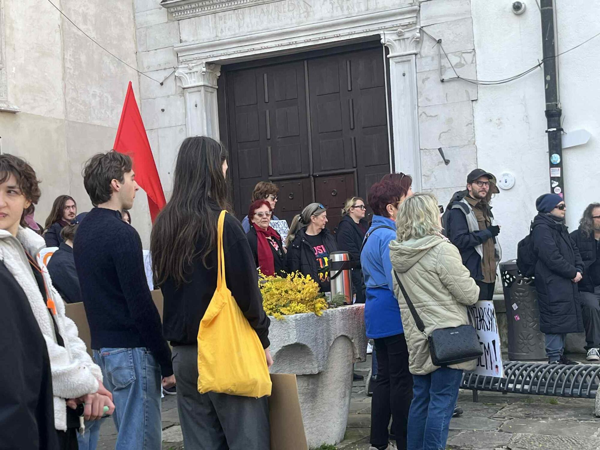 Protestni shod ob dnevu žena na Titovem trgu v Kopru 4 Unknown 60