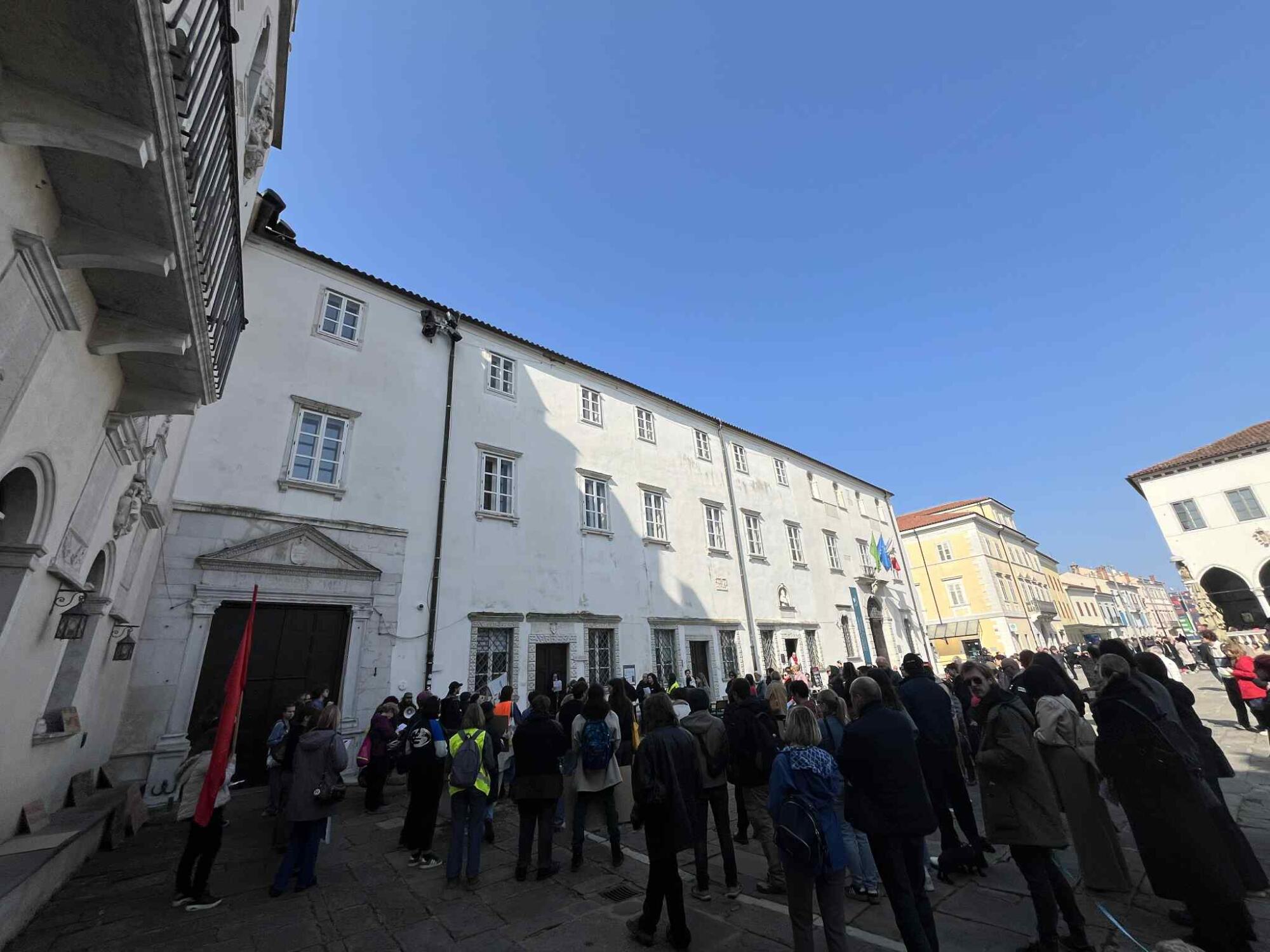 Protestni shod ob dnevu žena na Titovem trgu v Kopru 2 Unknown 61