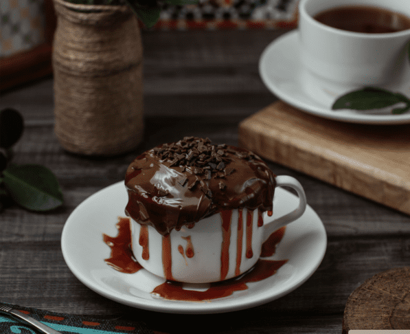 cokoladna sladica v kozarcu ali skodelici