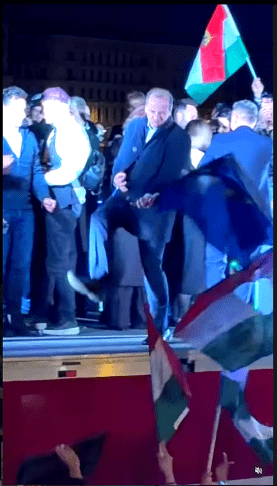 Po zmagi zaplesal na odru: bodoči minister ukradel šov (VIDEO) 2 ples