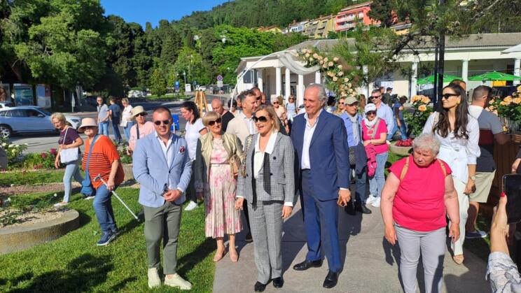 Simona Ventura v Portorožu posadila znamenito vrtnico Portorož 2 simona ventura