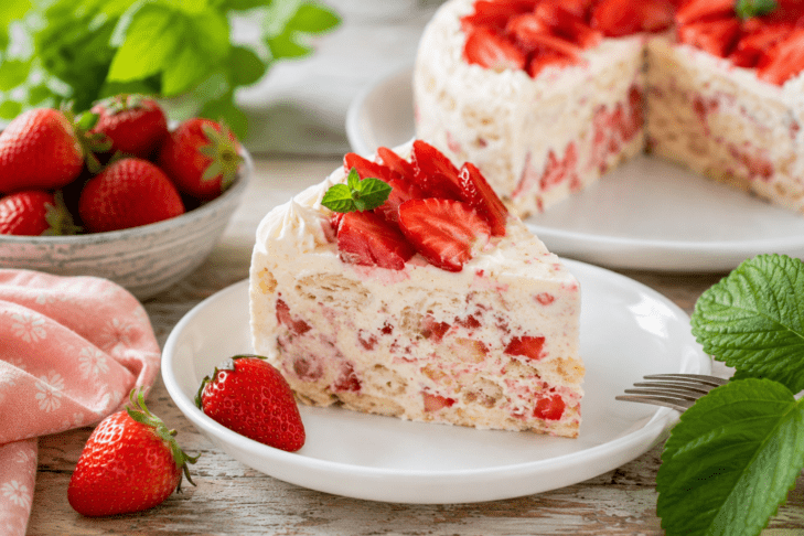 Najhitrejša torta z jagodami, ki je pripravljena v 20 minutah 2 torta z jagodami