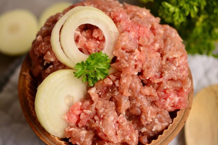 Kako doma pripraviti najbolj sočno pleskavico? 2 congerdesign minced meat 2309863 1920