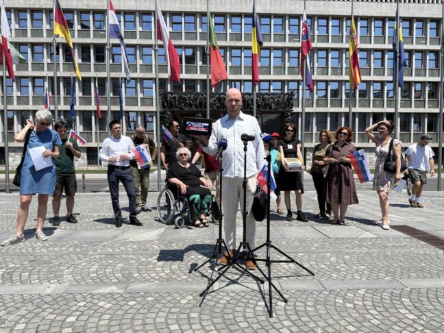 Proti odvzemu volilne pravice tujcem: referendum korak bližje 2 referendum