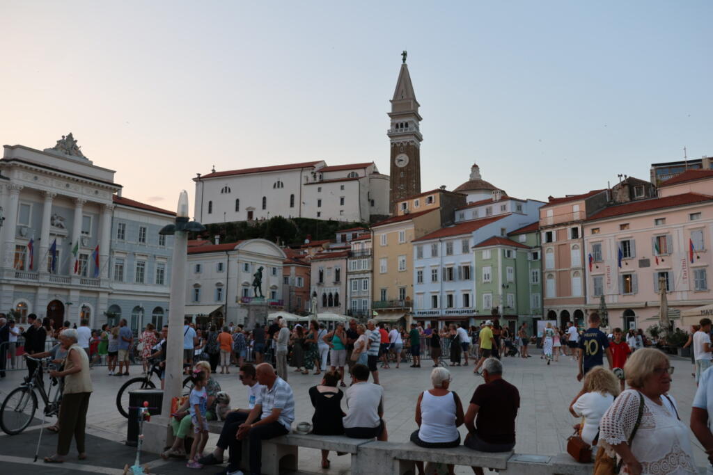 ANDREJ KORENIKA PIRAN DAN DRŽAVNOSTI TARTINIJEV TRG PROSLAVA ALEŠ BRŽAN MILAN BOGATIČ LUKA ŠULJIĆ VIOLONČELO