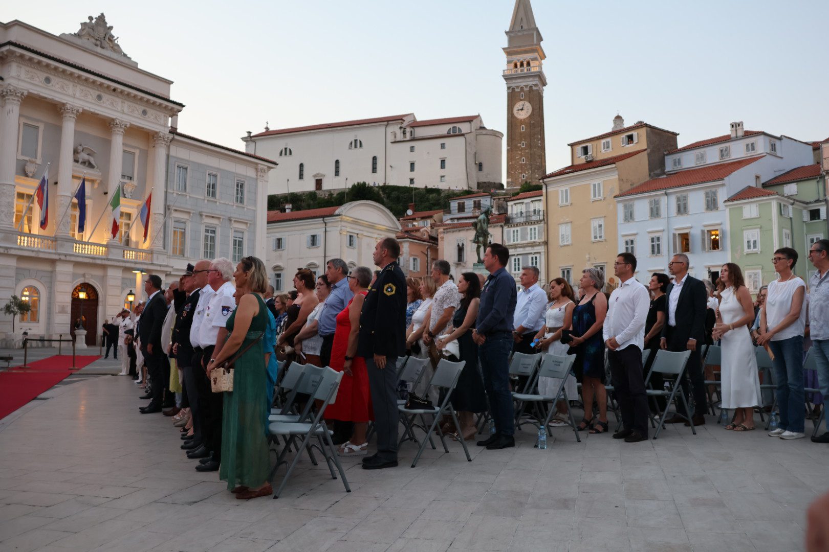 ANDREJ KORENIKA PIRAN DAN DRŽAVNOSTI TARTINIJEV TRG PROSLAVA ALEŠ BRŽAN MILAN BOGATIČ LUKA ŠULJIĆ VIOLONČELO