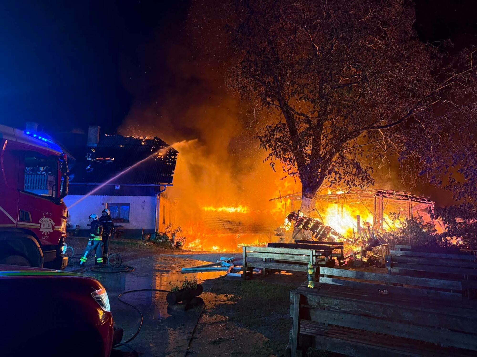 Pod Raduho ogenj uničil kmetijo, več poškodovanih (FOTO) 5 728512138 1747719509932920 8731964671645772845 n.png
