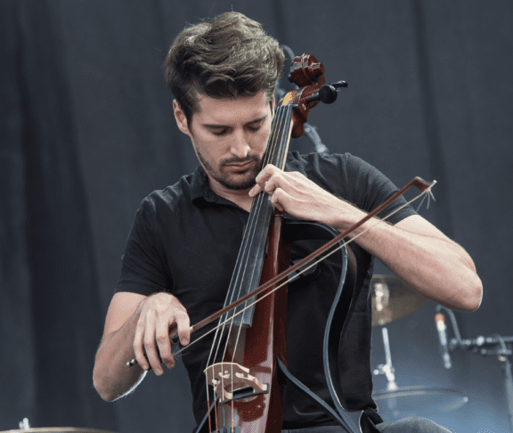 Na Tartinijevem trgu za dan državnosti nastopa svetovno znani violončelist