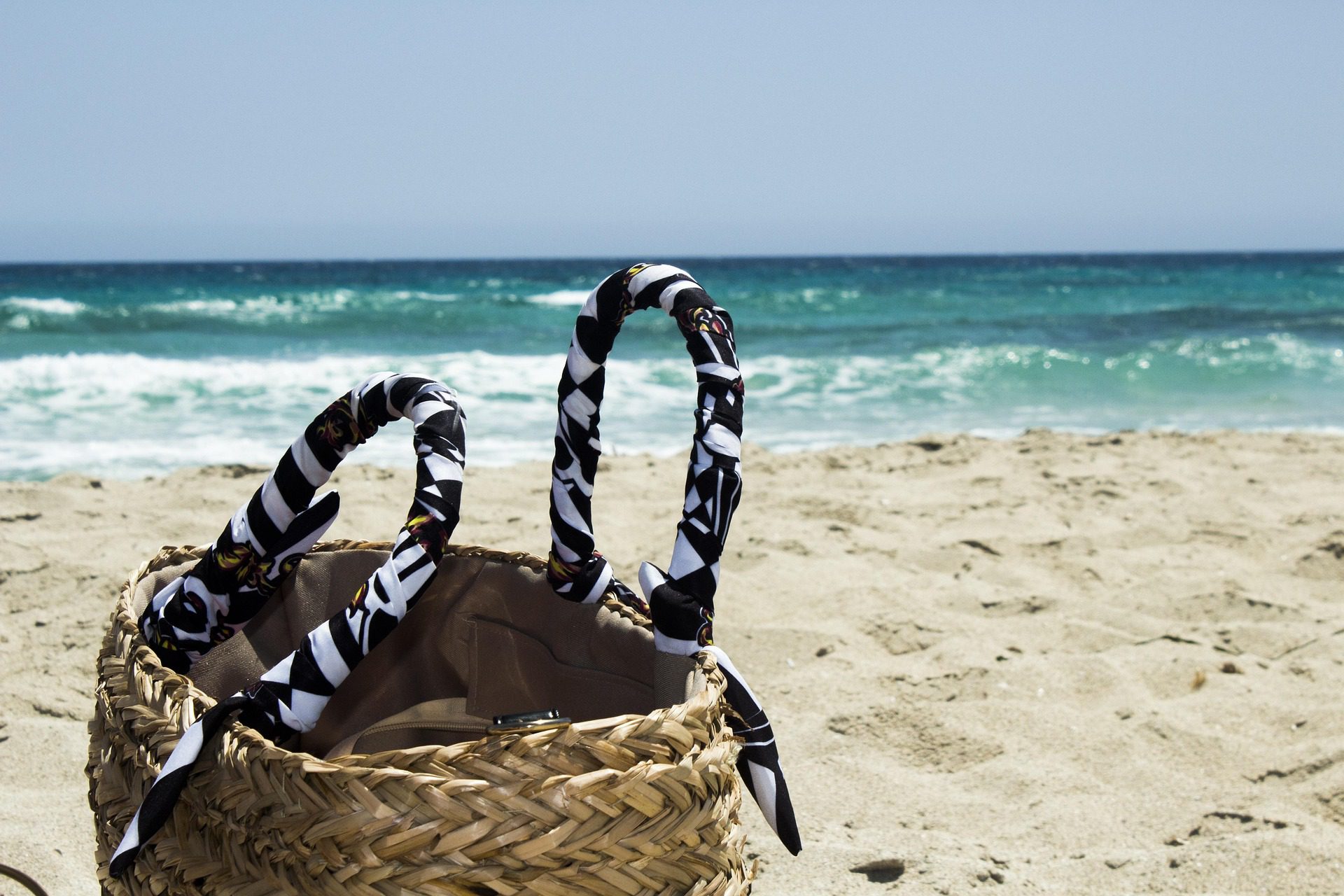 cascaras beach 2679511 1920
