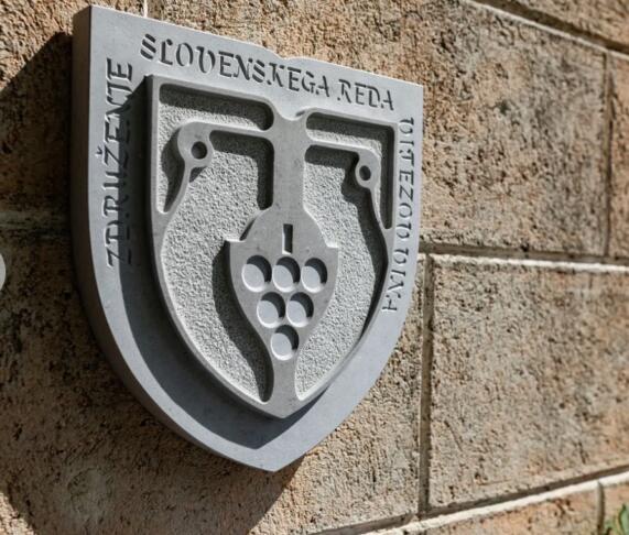 Ko vino povezuje Kras in Istro: jubilej Viteškega omizja na Villi Fabiani 4 image0