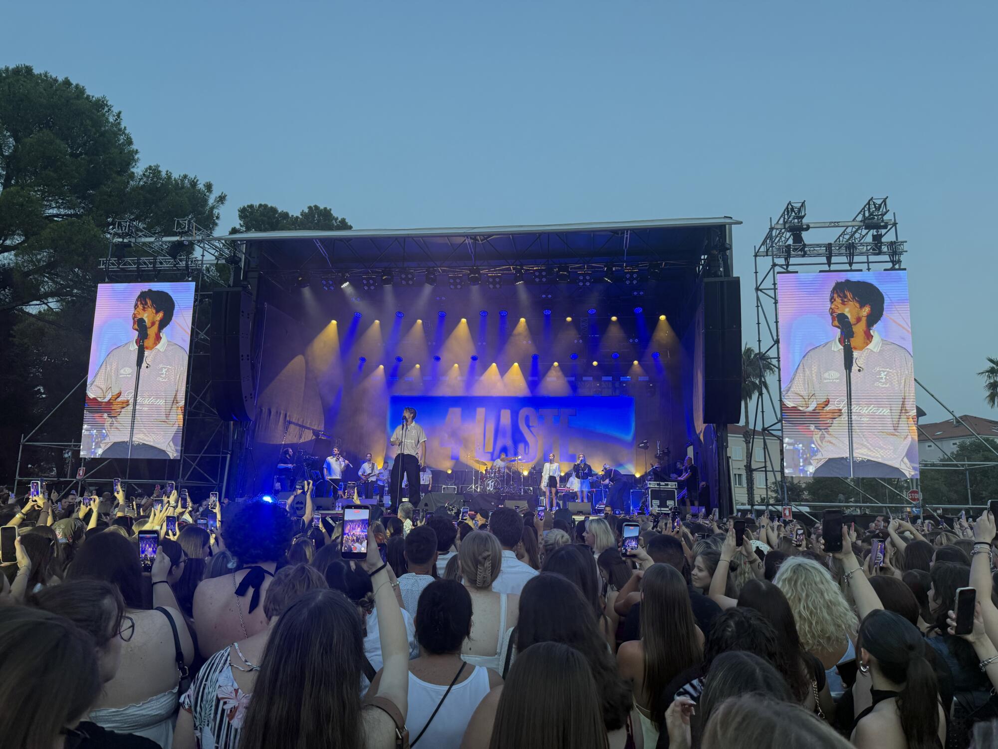 Jakov Jozinović ta vikend začuda leti v Kopru: Slovenke ste prave "lutke" (FOTO in VIDEO) 8 Jakov Jozinović, Koper, Koncert, Ukmarjev TRG