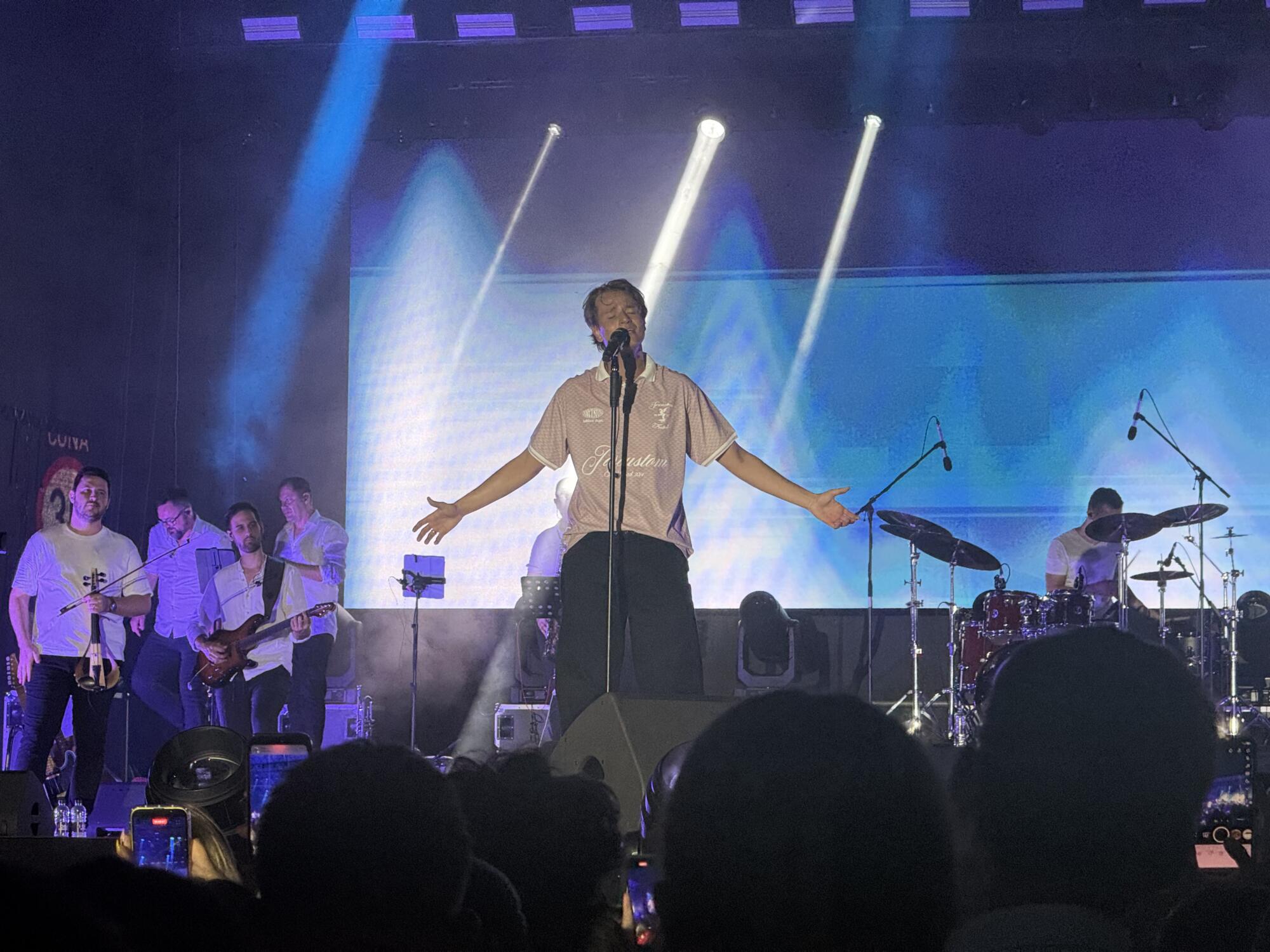 Jakov Jozinović ta vikend začuda leti v Kopru: Slovenke ste prave "lutke" (FOTO in VIDEO) 6 Jakov Jozinović, Koper, Koncert, Ukmarjev TRG