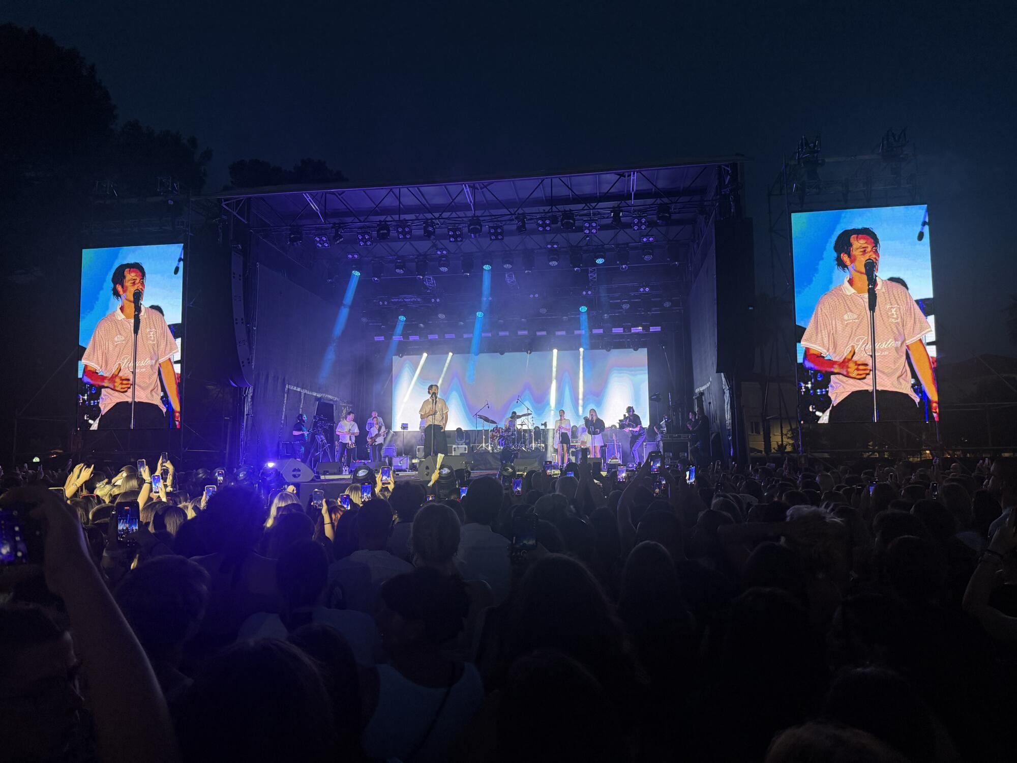 Jakov Jozinović ta vikend začuda leti v Kopru: Slovenke ste prave "lutke" (FOTO in VIDEO) 10 Jakov Jozinović, Koper, Koncert, Ukmarjev TRG