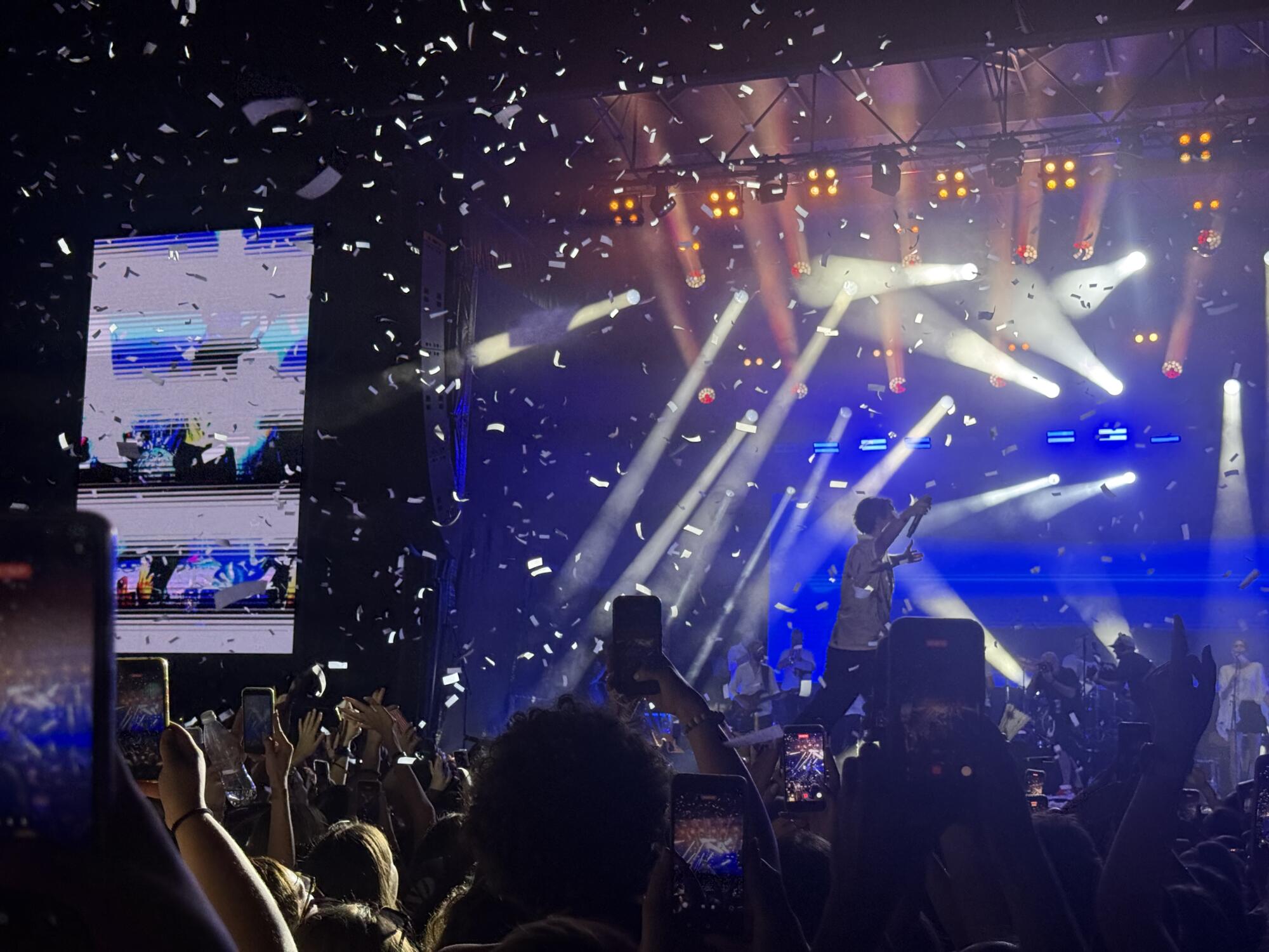 Jakov Jozinović ta vikend začuda leti v Kopru: Slovenke ste prave "lutke" (FOTO in VIDEO) 16 Jakov Jozinović, Koper, Koncert, Ukmarjev TRG