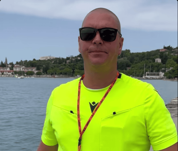 Zoki deli rumene kartone po Piranu in navdušuje domačine: »Zoki, legenda!« (VIDEO) 2 zoki okolje piran