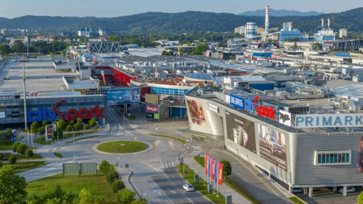 Po ropu v Izoli še rop vozila za prevoz denarja v Ljubljani: sta dogodka povezana? 2 rop v ljubljana citypark
