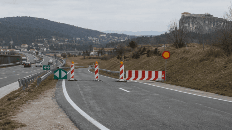 Primorska avtocesta: do Kopra trenutno dve uri, zaprt uvoz Postojna 2 primorska avtocesta zapora