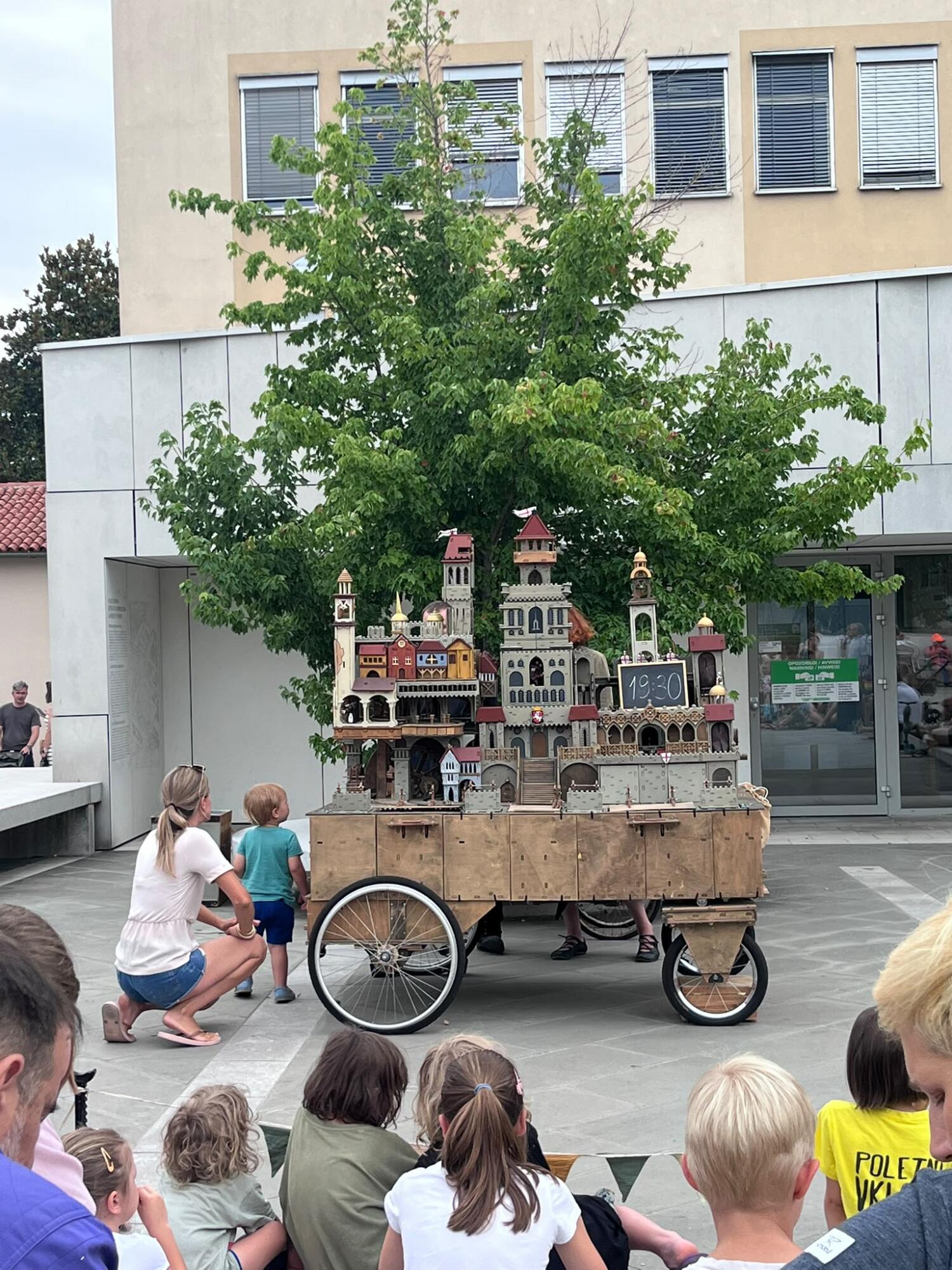 V Kopru se je začel festival lutk in uličnega gledališča 3 WhatsApp Image 2026 07 07 at 20.01.52 3
