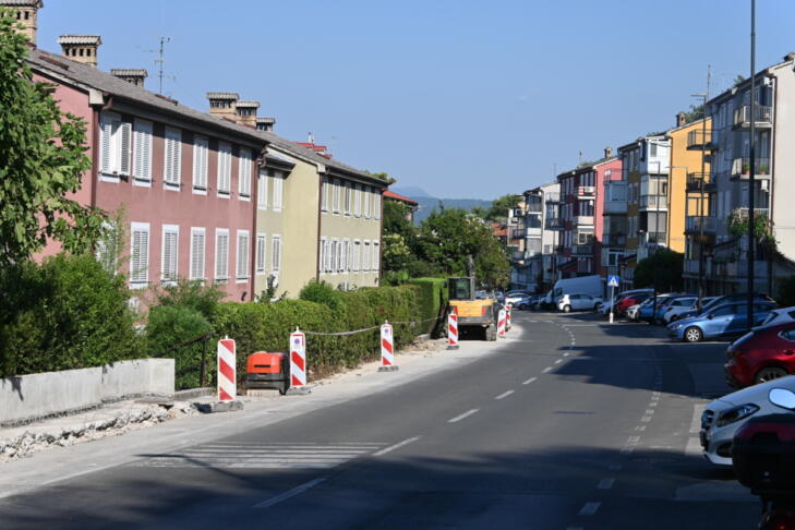 plocnik cesta na markovec foto