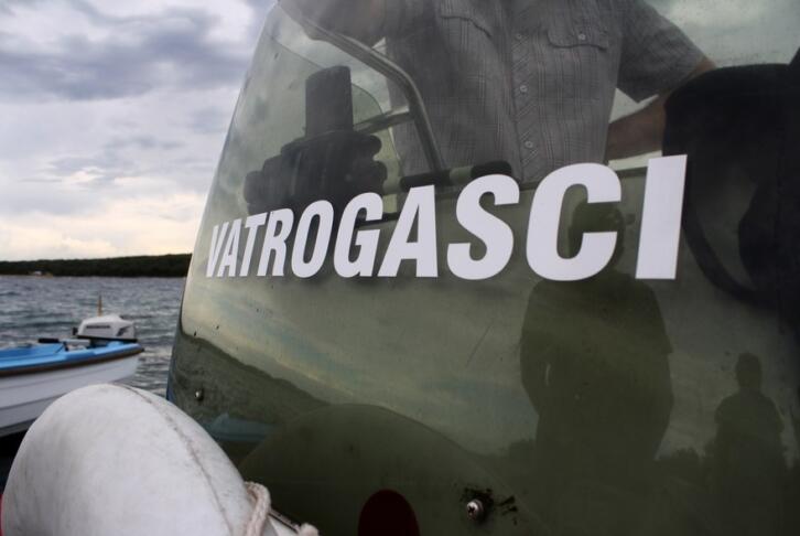 morje pula ogenj gasilci požar 