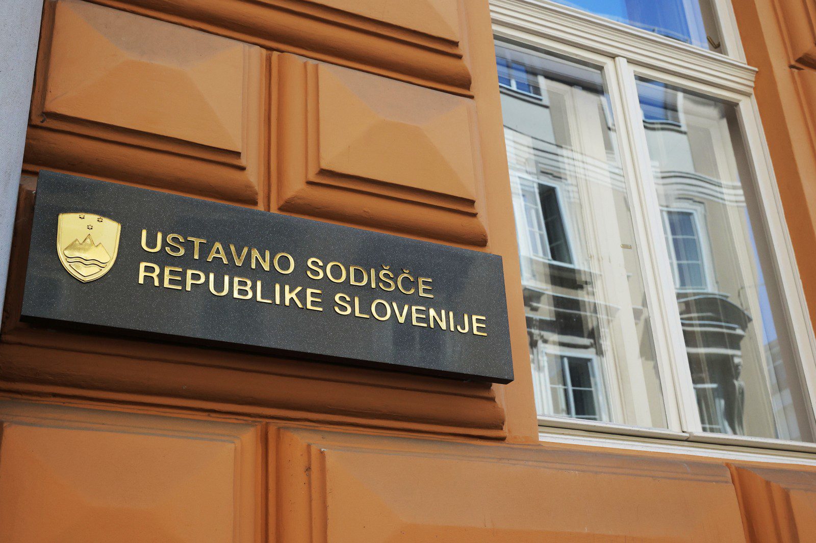sodišče referendum zakon