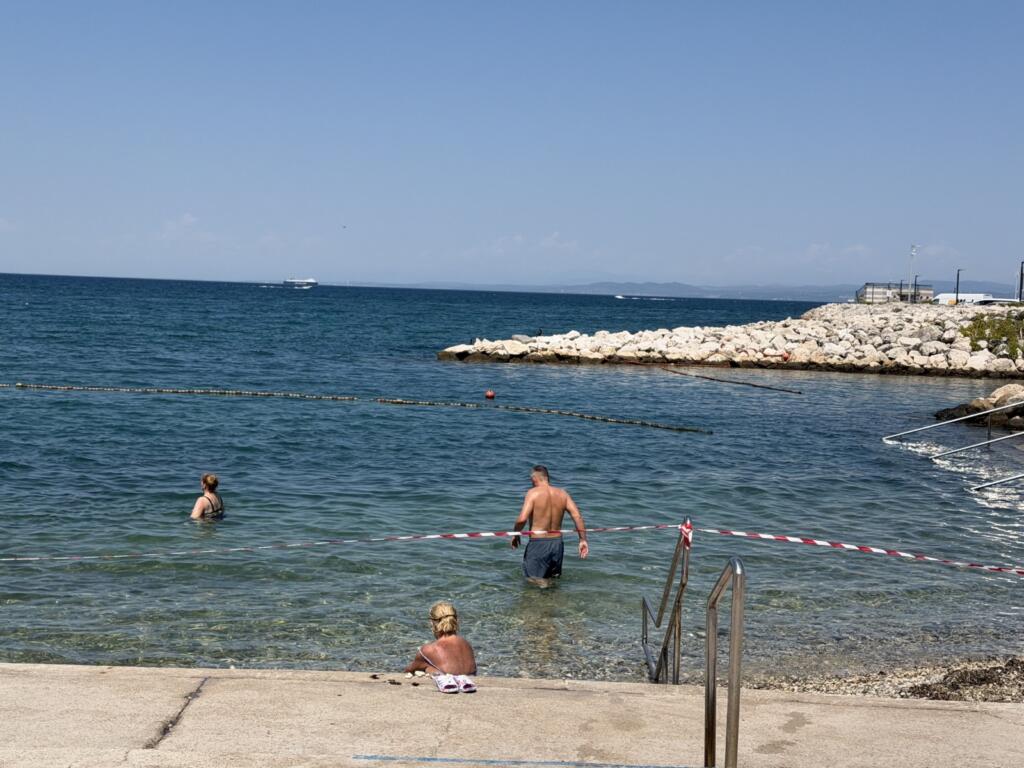 svetilnik delfin izola
