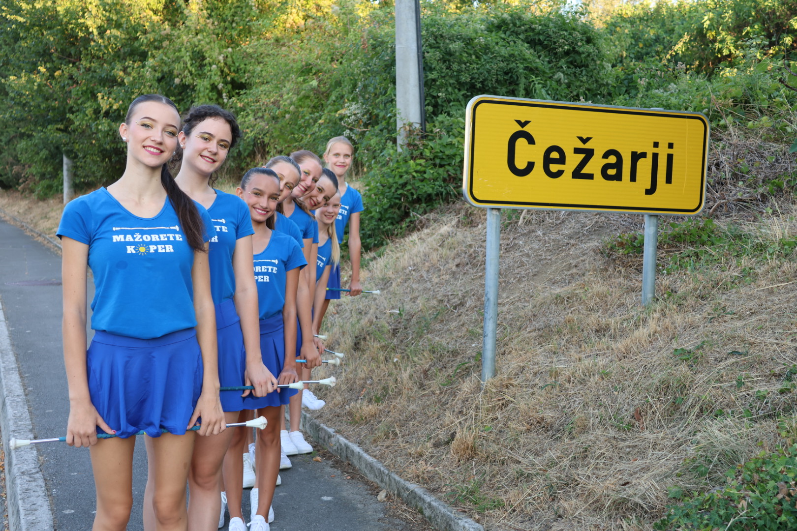 Šagra Pobegi - Čežarji privabila številne: večer v znamenju glasbe in druženja (FOTOGALERIJA) 5 Foto: Mažorete Koper // Tabla Čežarji