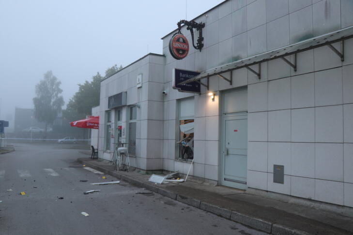 Serija vlomov v bankomate na Primorskem: 51-letnega Hrvata sumijo petih napadov 2 bankomat