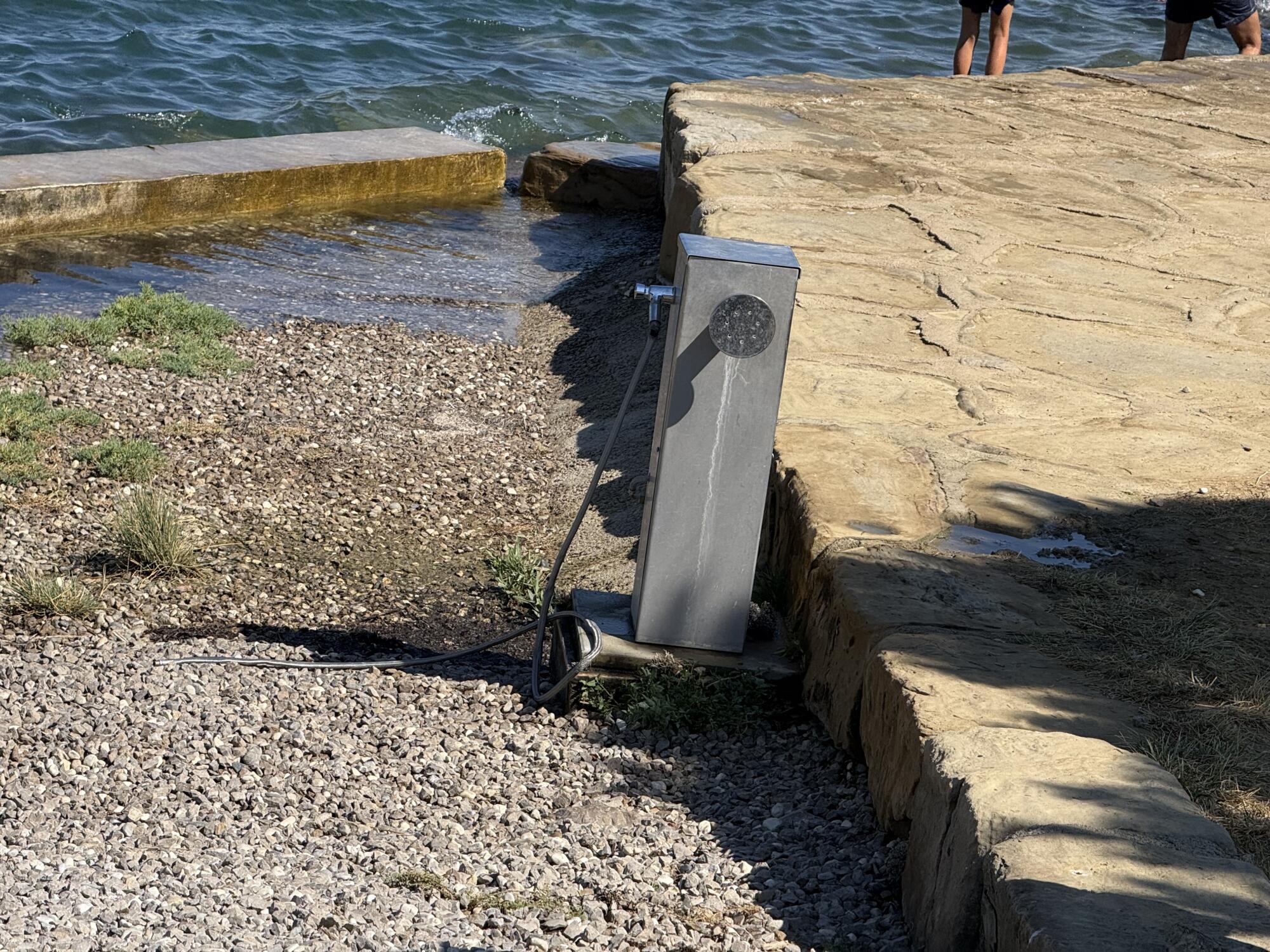 Pasje plaže na slovenski obali: 5 kotičkov, kjer lahko zaplava tudi vaš pes 4 pasja plaža koper