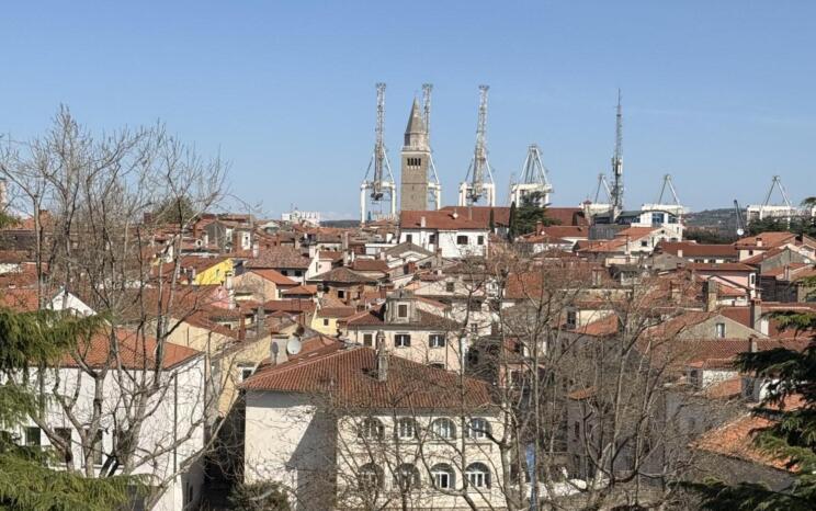KOPER MORJE LUKA KOPER STANOVANJA ŠTUDENTI