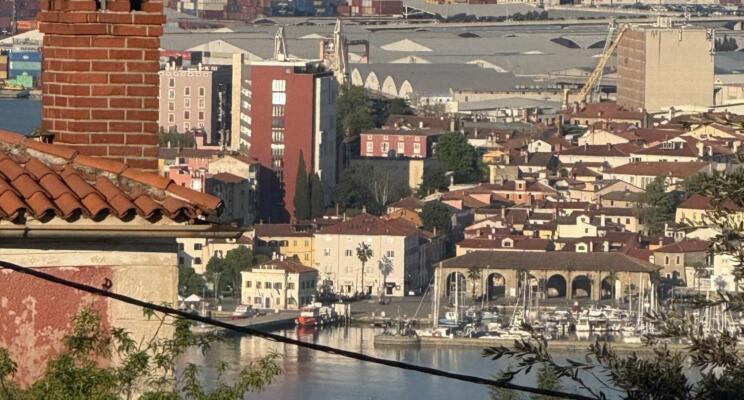KOPER MORJE LUKA KOPER STANOVANJA ŠTUDENTI MARKOVEC