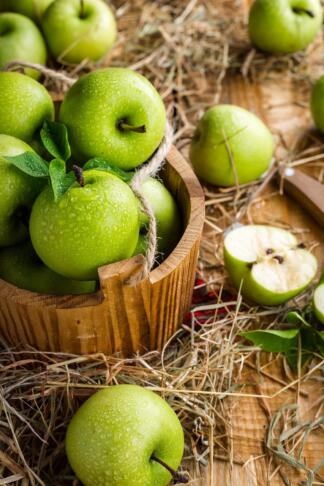 Pozni večerni prigrizek brez slabe vesti: jabolčni nachosi z arašidovim maslom 2 apples 1952999 1280