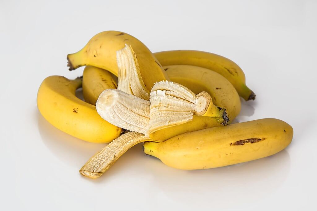 bananas 614090 1280