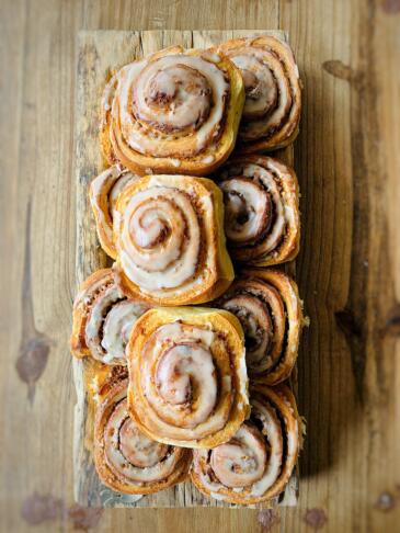 Mehke cimetove rolice iz domače kuhinje: preprost recept, ki uspe tudi začetnikom 5 cinnamon roll 4878866 1280