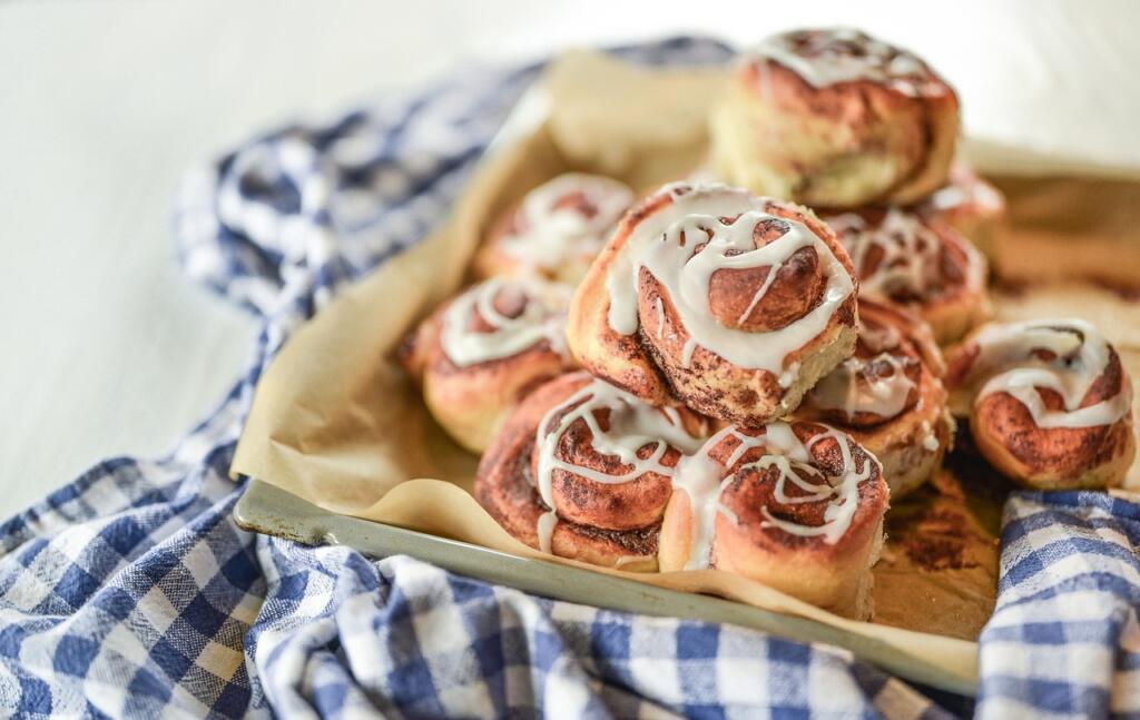 cinnamon rolls 4421067 1280
