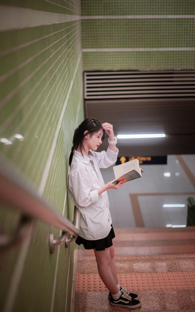 girl 7029035 1280 1