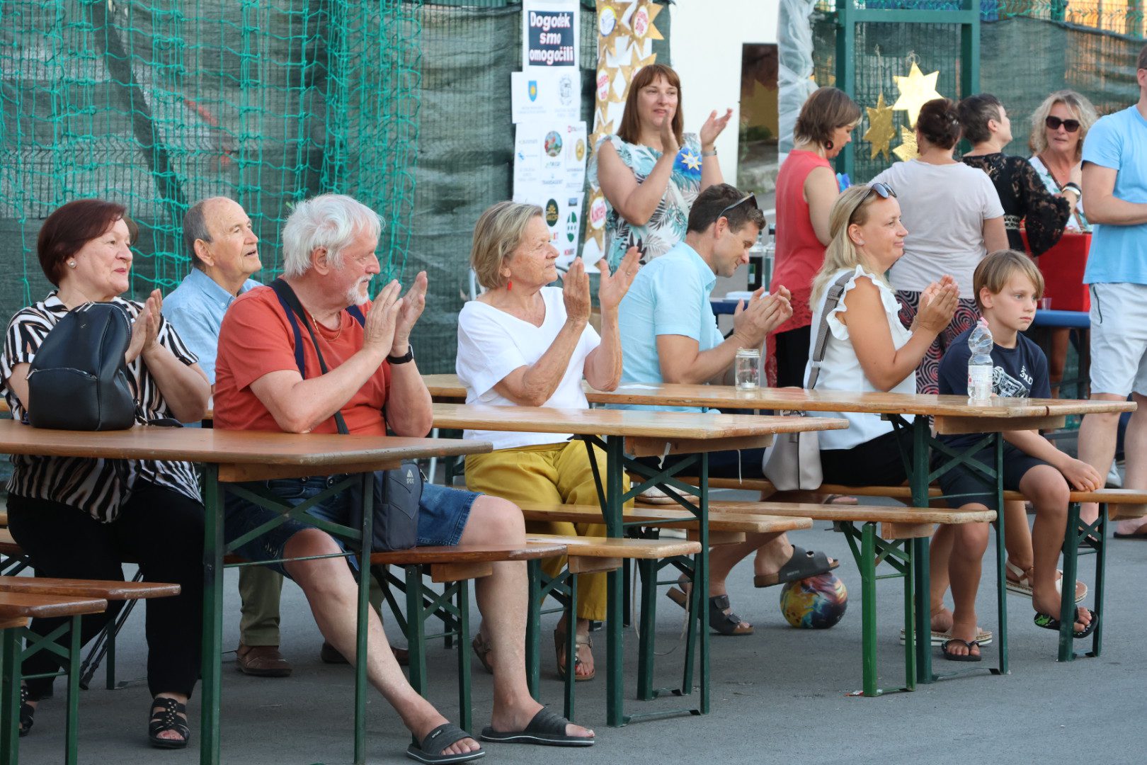 Šagra Pobegi - Čežarji privabila številne: večer v znamenju glasbe in druženja (FOTOGALERIJA) 13 gledalci